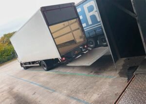 Inparkeren vrachtwagens met positioningslasers