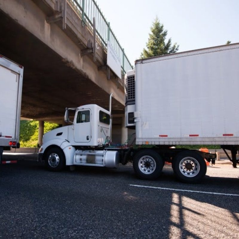Height detection truck at a bridge or tunnel